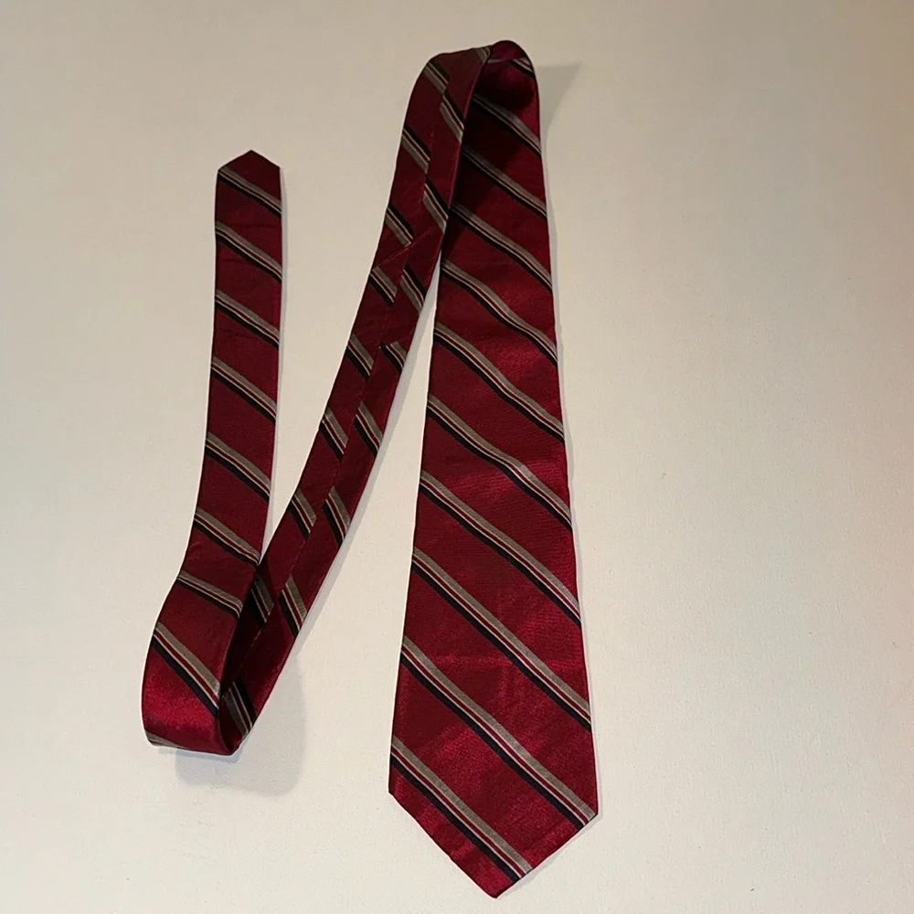 VINTAGE AUTHENTIC CHRISTIAN DIOR MENS TIE